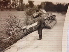 [Z.X0035] H249 Foto 2.WK Polen dt. Panzer tank char Straßengraben schwarzes Barett bw