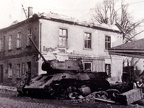 T-34-85, 7. GwKPanc(54. BPGw), № 402, «Имени Калинина», Lubań, ul.Zgorzelecka, Gasthof zum Stern (004){a}
