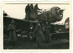 [Z.Arm.San.Pk.001] Orig. Foto Soldaten mit polnisches Flugzeug Wrack in Polen 1939