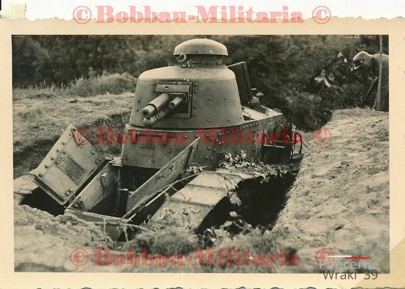 [Z.Aufkl.Abt.(mot).3.001] #300 K319 Polen polnischer Renault FT Panzer Beutepanzer vor Brest Litowsk Beute Rarr aw.jpg