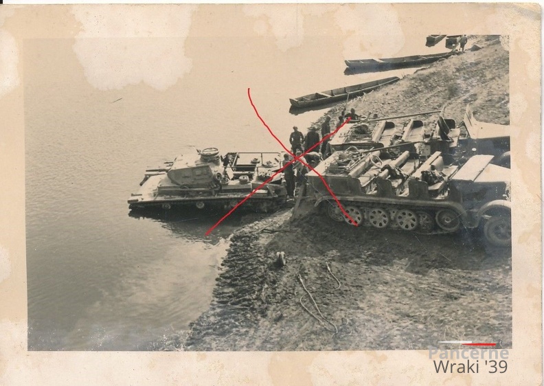 [Pz.Bef.Wg.III Ausf.D], 2.Pz.Div, #B02 (060){a} Panzer tank Bergung 1939 Jaroslaw a San Polen aw.jpg