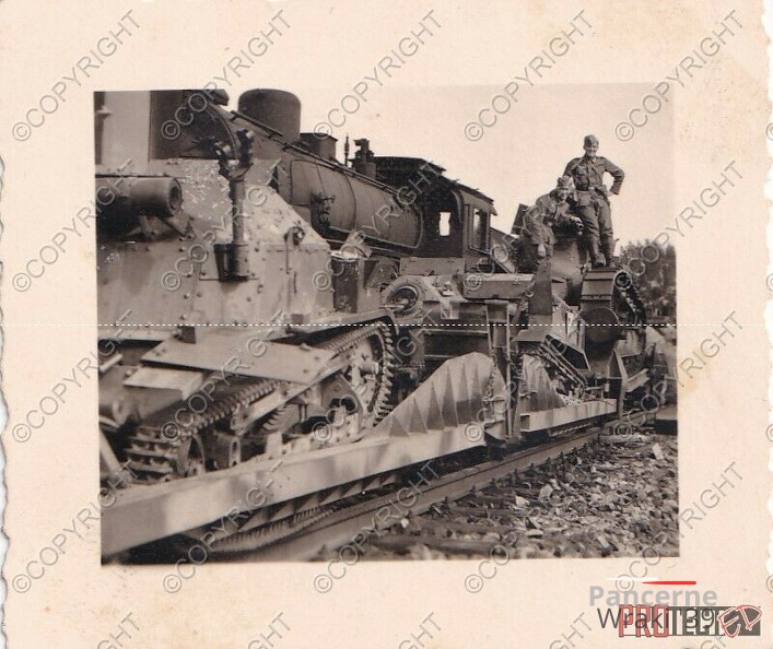 [Z.Pz.Abw.Abt.41.001] zerstörter polnischer Panzerzug + Panzer Panzerjäger Abt 41 Polen Feldzug aw.jpg