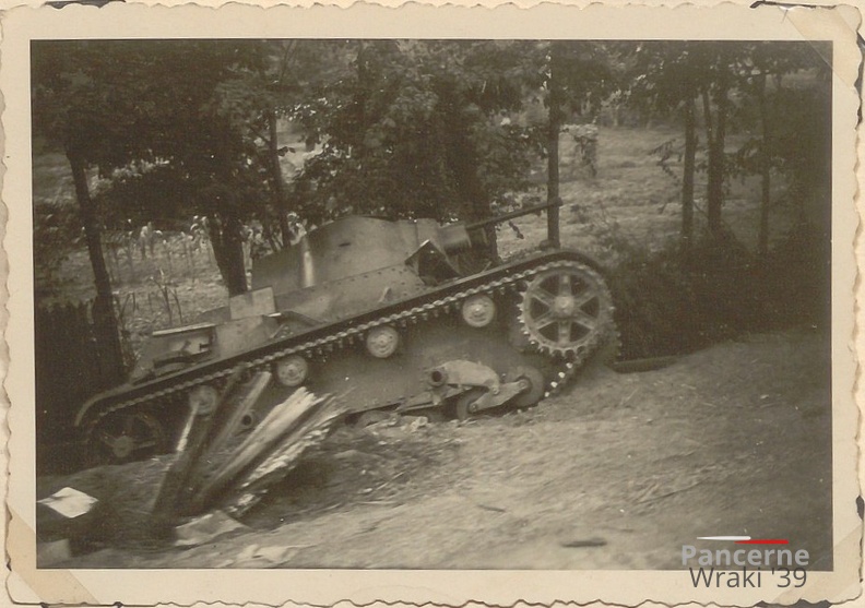 [Z.Pz.Abw.Abt.41.002] #172 Polnischer Panzer im Angriff.jpg