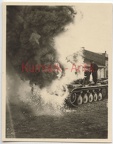 [Z.s.Art.Abt.(mot.).641.001] D854 Foto Wehrmacht Artillerie Abt.641 Polen Skurów Panzer II Nebeltopf brennt