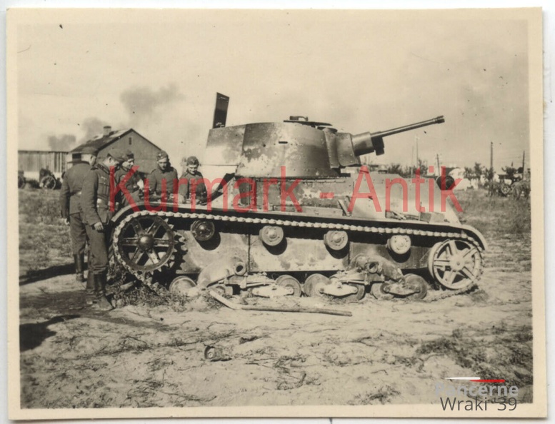 [Z.s.Art.Abt.(mot.).641.001] D860 Foto Wehrmacht Artillerie Abt.641 Polen Warschau Beute Panzer 7TP TOP !!.jpg