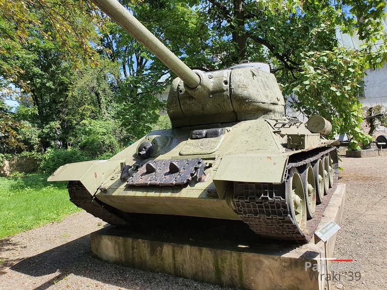 T-34-85 (f.[112][183],sn.502902) Dukla, Muzeum Historyczne, 2020r. (003){a}.jpg
