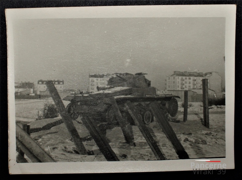 [Z.X0042] 022 Warszawa 1940 Zniszczony Czołg Niemiecki Eugeniusz Haneman Fotografia.jpg
