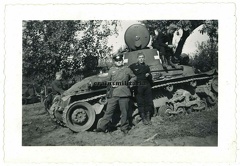 [Pz.Kpfw.35(t)], Pz.Abt.65, #102, (001){a} Panzermann mit Panzer 35 (t) Beute Tank in Polen 1939.jpg