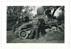 [Pz.Kpfw.35(t)], Pz.Abt.65, #102, (001){a} Panzermann mit Panzer 35 (t) Beute Tank in Polen 1939