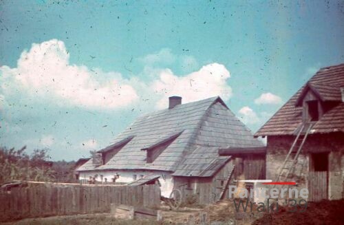 [Z.Art.Rgt.50.001] Color Farb Dia Polen 3.9.39 Artillerie Regt 50 Quartier in Markowizna Fugasowka.jpg