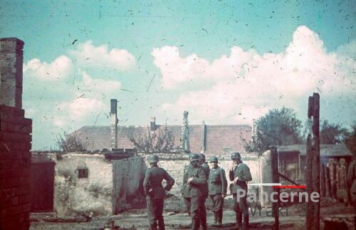[Z.Art.Rgt.50.001] Color Farb Dia Polen 4.9.39 Artillerie Regt 50 Quartier Zerstörung in Bonowice