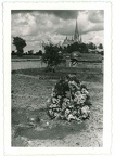 [Z.Inf.Rgt.55.001] #015 Orig. Foto Grab 17.ID Soldaten I.R.55 in Friedhof bei Kirche in Polen 1939