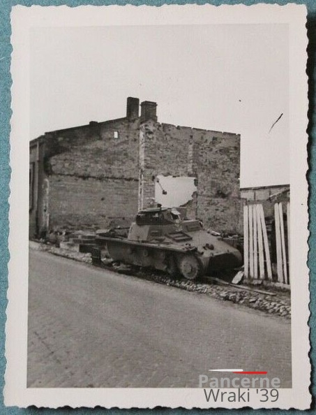 [Z.X0049] #002 Foto Photo GJ Wehrmacht 1939 Polen Poland Feldzug zerstörter Panzer tank combat aw.jpg