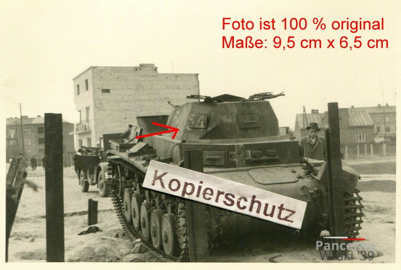 [Z.Pz.Rgt.36.003] Polen, Pz.Rgt.36, 4 PzDiv, (Warschau)  Panzer mit Nummer auf Turm an Panzersperre abgeschossen aw.jpg