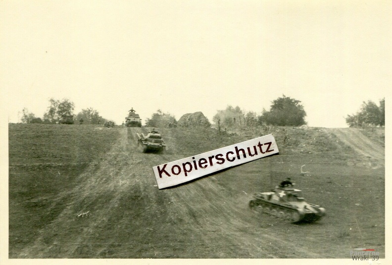 [Z.Pz.Rgt.36.003] Polen, Pz.Rgt.36, 4 PzDiv, (Polen) Panzer bei Krz.... aw.jpg