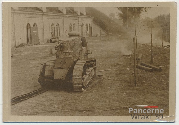 [Z.Pz.Rgt.05.004] Panzer Regt. 5 Angriff auf Zitadelle Brest Litowsk Polen Tank Franz Renault FT17 aw.jpg