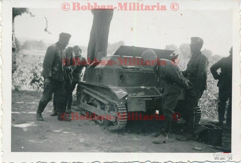 [Z.Lg.Nachr.Rgt.7.001] T652 Polen Bromberg polnischer Beutepanzer TKS Tankette Panzer combat 11.9.1939 aw.jpg