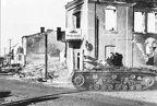 [Pz.Kpfw.III Ausf.C], Pz.Rgt.1, #7xx (001){a} Kamieńsk, na drogowskazie napis Piotrków 26 km