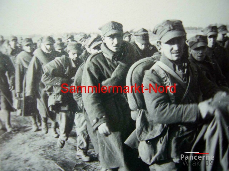 [Z.Art.Rgt.060.002] 142) Foto 1939 POLEN Feldzug ART.RGT. 60 - Abtransport POLNISCHER Gefangener bw.jpg