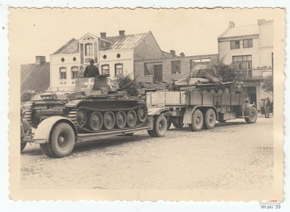 [Pz.Kpfw.38(t)] Pz.Abt.67, #323, (001){a} Foto 2 Panzerkampfwagen II auf schweren LKW mit Tieflader Zwolen 1939 RARE aw