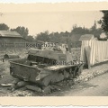 [Z.le.Fla.Abt.86.001] Foto ausgeschlachtetes Panzer Wrack mit Kennung der 4. Pz. Div. in Polen 1939