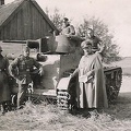 [7TP][#429]{001}{a} biała chata ze strzechą ( Paktreffer vor Warschau 1939 )