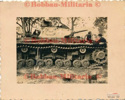 [Pz.Kpfw.III Ausf.C], Pz.Rgt.2, #142 (001){a}. Polen Panzerkampfwagen III mit weißer Turmnummer 142 Panzer 3 tank polish aw