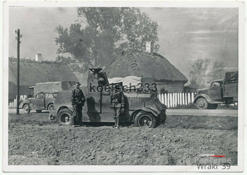 [Z.SS.Rgt.Deut.002] Foto Soldaten in Erbsentarn Uniformen am polnischen Panzerwagen in Polen 1939 aw