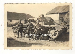 [Pz.Kpfw.III Ausf.B], Pz.Rgt.1, #213 (001){a} Foto 2 deutsche Panzer Kennung 213 + 242 ! Polen Gutshof JANOW 1939 aw.jpg