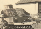 [Pz.Kpfw.III Ausf.B], Pz.Rgt.1, #213 (001){a} Foto 2 deutsche Panzer Kennung 213 + 242 ! Polen Gutshof JANOW 1939 bw