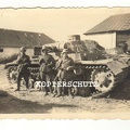 [Pz3][#002]{152}{a} Pz.Kpfw III Ausf.D, Pz.Rgt.1, #242, Foto 2 deutsche Panzer Kennung 213 + 242 ! Polen Gutshof JANOW 1939 aw