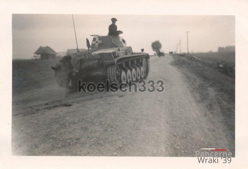 [Pz.Kpfw.II Ausf.C] Pz.Rgt.7, #331 (001){a} Mlawa Panzer II Wehrmacht Kämpfe Modlin.jpg
