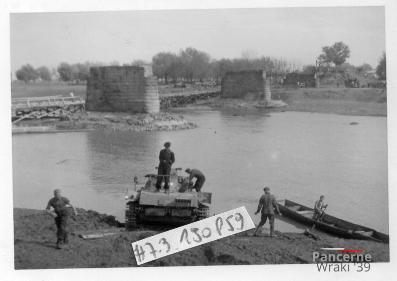 [Pz.Bef.Wg.III Ausf.D], 2.Pz.Div, #B02 (051){a} '2A' w rzeka San, Jarosław.jpg