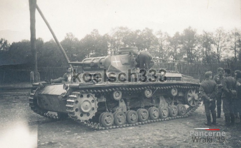 [Pz.Bef.Wg.III Ausf.D], Pz.Rgt.x, #R00 (001){a} Kommandpanzer Wehrmacht Befehlswagen Panzer III Polen 1939.jpg