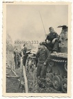 [Z.Pz.Lehr.Abt.002] panzermnner zigarren pause am kampfwagen  panzer polen 1939