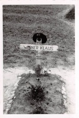[Pz.Rgt.11] Panzerschütze Warner Klaus (001){a} Grab Panzer-Regt.11 Warner Klaus.jpg