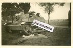 [TKS][#523]{001}{a} okolice Kutna, na poboczu w poprzek, przed drzewem (Panzer Beute bei Kutno)