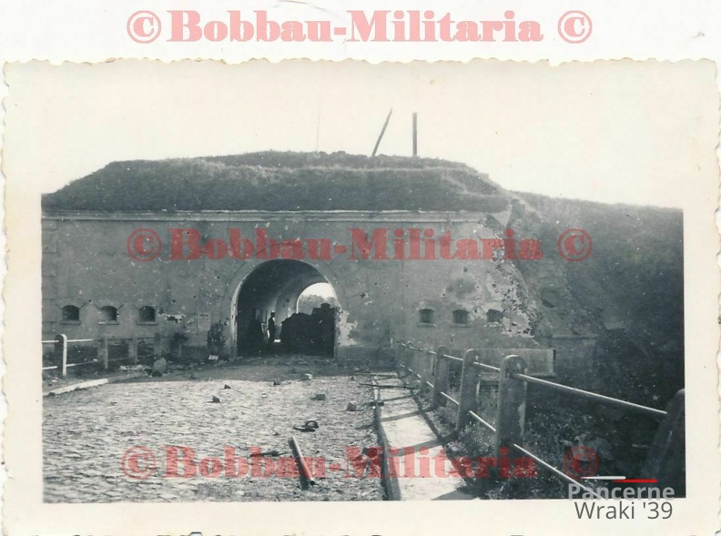 [Z.Nachr.Abt.(mot.).20.001] R327 Polen Eingang Zitadelle von Brest-Litowsk Festung polish Fort 17.9.1939