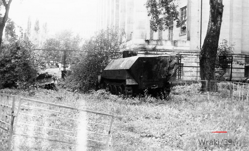 1989-III-26 Sd.Kfz 251!1 Ausf D Tomaszów Maz!rzeka Pilica ( obecnie Muzeum Broni Pancenrnej ) 1989r (099){a}