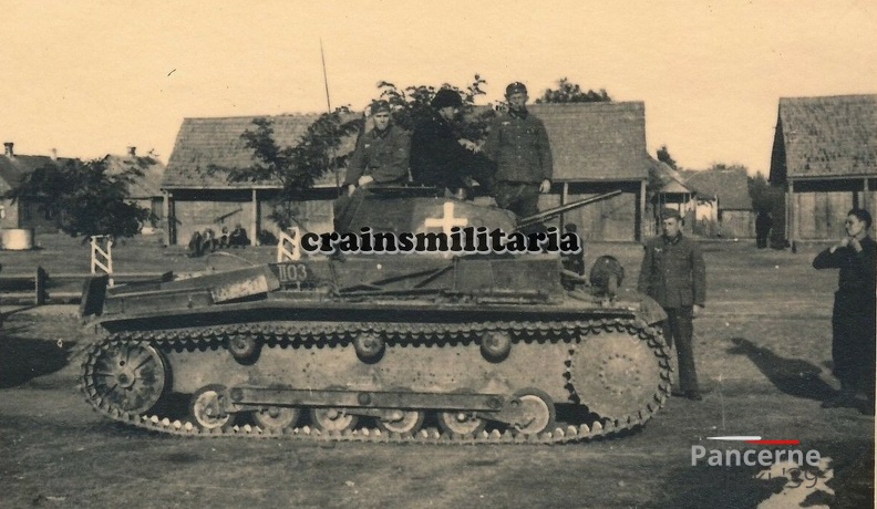 [Pz.Kpfw.II Ausf.b] Pz.Rgt.8, #II03 (001){a} Panzer II Tank der 10.PD m. Panzermänner Kennung in Polen 1939