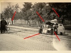 [Z.Inf.Rgt.012.001] Foto Polen, zerschossener Panzerwagen vor Warschau bw
