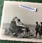 [Z.X0099] Altes Foto Zerstörter Polnischer Panzerspähwagen Polen Soldaten WW2 bw