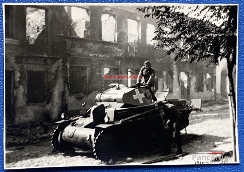 [Z.X0107] Foto, Wk2, Einmarsch in Polen, Ort rückseitig, September 1939, Panzer aw.jpg