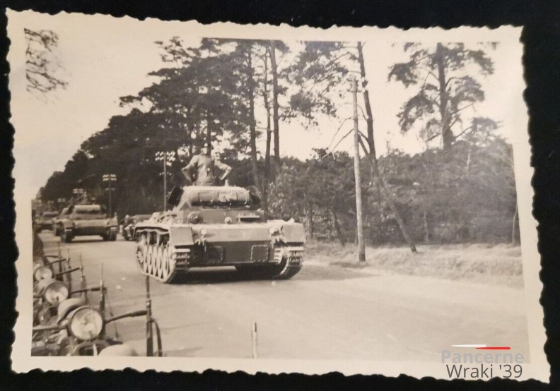 [Z.Krad.Schtz.Btl.01.002] Foto Wk 2, original, Polen 1939 (11) Kradmelder, Panzer, Einmarsch - Nachlass aw.jpg