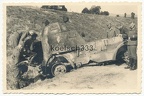 [Z.Lg.Nachr.Rgt.8.001] Foto Soldaten der Luftwaffe an einem polnischen Panzerwagen Wrack in Polen 1939