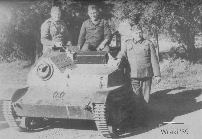 [TKS][#803]{002}{a} Weißes Kreuz, krzyż na przedniej płycie.jpg