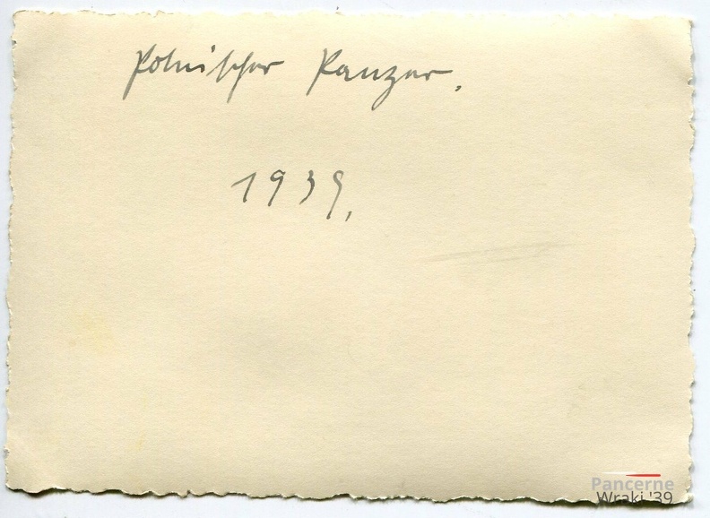 [TKS][#181]{005}{a} 61.SzCzR, Szwadron Śmierci, Konik na biegunach, Głowno, szkoła podstawowa (2 erbeuteter Panzer aus Polen bei Glowna bei Łódź) rw.jpg