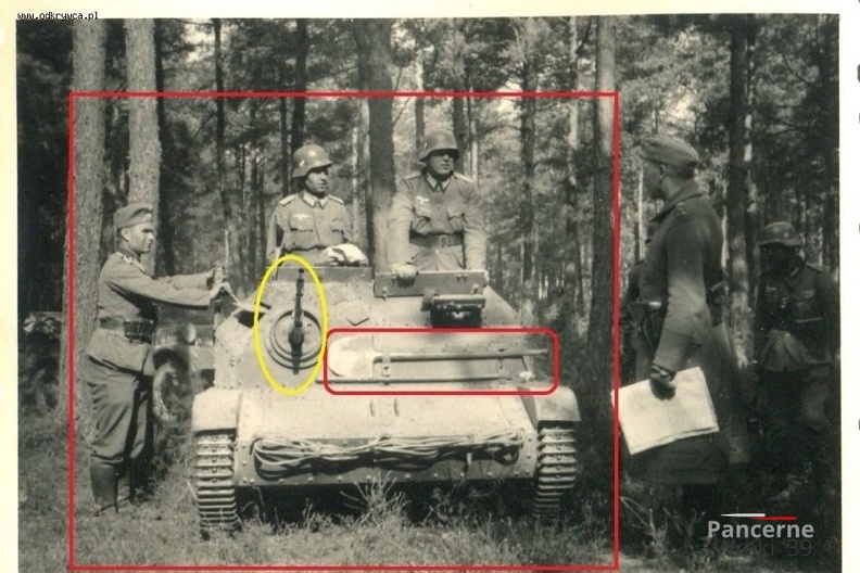 [TKS][#001]{101}{b} Ciepielów w lesie, póżniej Weißes Kreuz (Beutepanzer in Diensten IR29 im Kampfeinsatz Ciepilow im Polenfeldzug).jpg