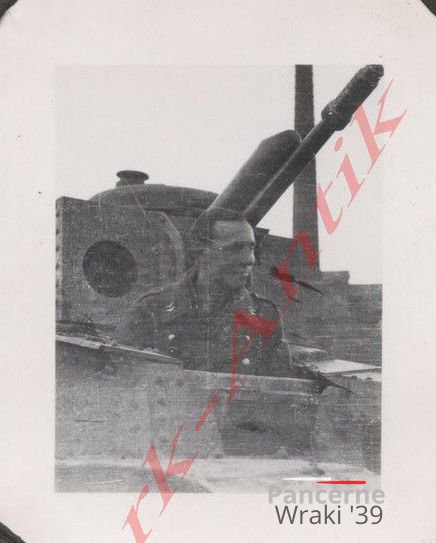 [Pz35] #008{002} Pz.Kpfw.35(t), #xxx, xxx, XXX (dziura w w przedniej płycie).jpg