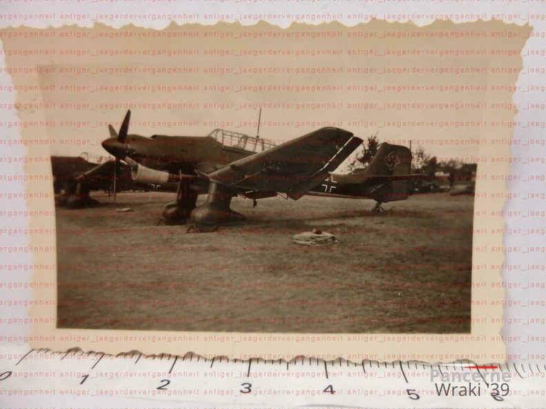 [Z.X0035] H253 Foto 2.WK Polen Radom Masowien Flugplatz Stuka Junkers Ju87 #1 aw.jpg